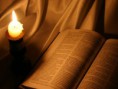 /album/galeria-de-fotos/biblia-e-vela-jpg/